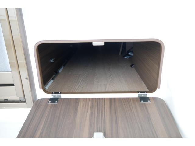 ハイエースバン レクビィ　カントリークラブ　家庭用エアコン　ＦＦヒーター　４ＷＤ　ワンオーナー　リチウム２００Ａｈ　１５００Ｗインバーター　走行充電器　コンバーター　ソーラーパネル　冷蔵庫　電子レンジ　テレビ　サイドオーニング　ＦＦヒーター　メモリーナビ　ＥＴＣ　ドラレコ（68枚目）