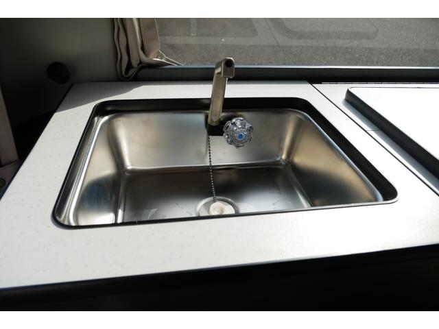 ハイエースバン リンエイ バカンチェス ワンオーナー FFヒーター ナビ 2WD ディーゼル ターボ ワンオーナー 8ナンバー キャンピングカー FFヒーター ツインサブバッテリー インバーター 走行充電器 ソーラーパネル 冷蔵庫 メモリーナビ ETC ドラレコ(8枚目)