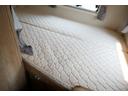カムロード ナッツＲＶクレア５．３Ｘエボリューション家庭用エアコンナビ　２ＷＤ　ディーゼルターボ　ワンオーナー　キャンピングカー　家庭用エアコン　トリプルサブバッテリー　１５００Ｗインバーター　走行充電　コンバーター　ＦＦヒーター　９０Ｌ冷蔵庫　ルーフベント　テレビ（6枚目）