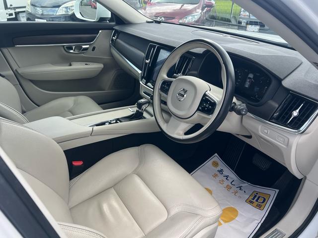 Ｖ９０ クロスカントリー　Ｄ４　ＡＷＤ　モメンタム　スマートキー　ベージュ本革シート　純正ＨＤＤナビ　フルセグＴＶ　３６０℃カメラ　シートヒーター　パワーシート　ＥＴＣ　電子パーキングブレーキ　Ｂｌｕｅｔｏｏｔｈ機能　ドライブレコーダー（6枚目）