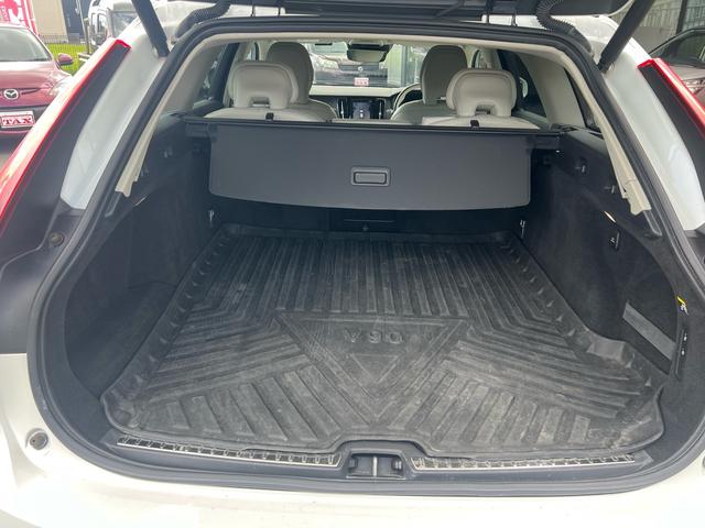 Ｖ９０ クロスカントリー　Ｄ４　ＡＷＤ　モメンタム　スマートキー　ベージュ本革シート　純正ＨＤＤナビ　フルセグＴＶ　３６０℃カメラ　シートヒーター　パワーシート　ＥＴＣ　電子パーキングブレーキ　Ｂｌｕｅｔｏｏｔｈ機能　ドライブレコーダー（11枚目）