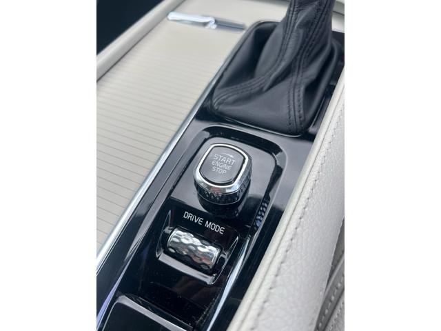 Ｖ９０ クロスカントリー　Ｄ４　ＡＷＤ　モメンタム　スマートキー　ベージュ本革シート　純正ＨＤＤナビ　フルセグＴＶ　３６０℃カメラ　シートヒーター　パワーシート　ＥＴＣ　電子パーキングブレーキ　Ｂｌｕｅｔｏｏｔｈ機能　ドライブレコーダー（12枚目）