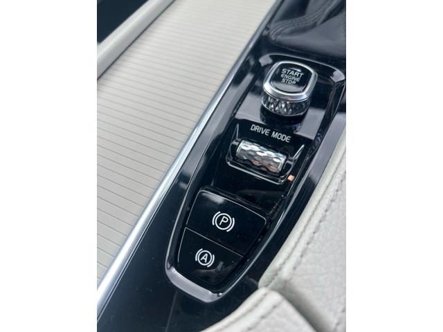 Ｖ９０ クロスカントリー　Ｄ４　ＡＷＤ　モメンタム　スマートキー　ベージュ本革シート　純正ＨＤＤナビ　フルセグＴＶ　３６０℃カメラ　シートヒーター　パワーシート　ＥＴＣ　電子パーキングブレーキ　Ｂｌｕｅｔｏｏｔｈ機能　ドライブレコーダー（13枚目）