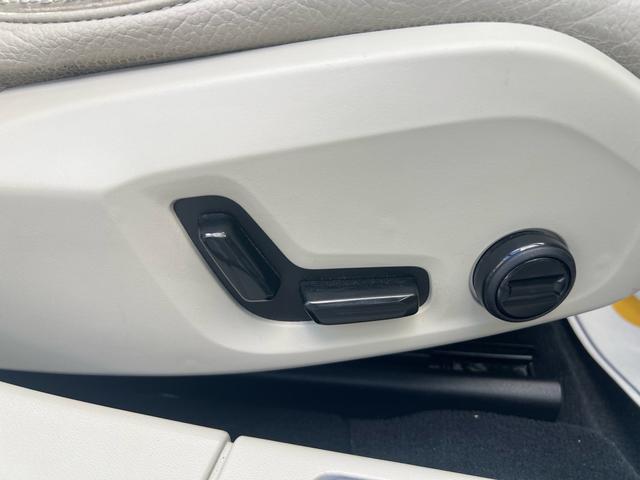 Ｖ９０ クロスカントリー　Ｄ４　ＡＷＤ　モメンタム　スマートキー　ベージュ本革シート　純正ＨＤＤナビ　フルセグＴＶ　３６０℃カメラ　シートヒーター　パワーシート　ＥＴＣ　電子パーキングブレーキ　Ｂｌｕｅｔｏｏｔｈ機能　ドライブレコーダー（17枚目）
