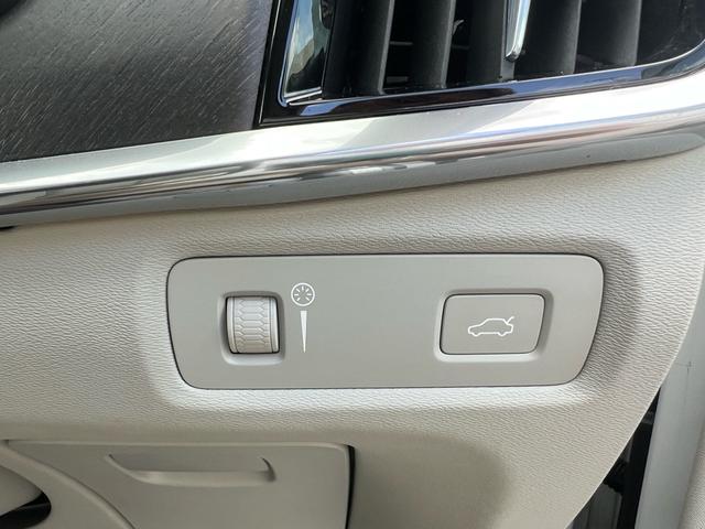 Ｖ９０ クロスカントリー　Ｄ４　ＡＷＤ　モメンタム　スマートキー　ベージュ本革シート　純正ＨＤＤナビ　フルセグＴＶ　３６０℃カメラ　シートヒーター　パワーシート　ＥＴＣ　電子パーキングブレーキ　Ｂｌｕｅｔｏｏｔｈ機能　ドライブレコーダー（20枚目）