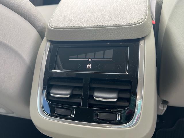 Ｖ９０ クロスカントリー　Ｄ４　ＡＷＤ　モメンタム　スマートキー　ベージュ本革シート　純正ＨＤＤナビ　フルセグＴＶ　３６０℃カメラ　シートヒーター　パワーシート　ＥＴＣ　電子パーキングブレーキ　Ｂｌｕｅｔｏｏｔｈ機能　ドライブレコーダー（21枚目）