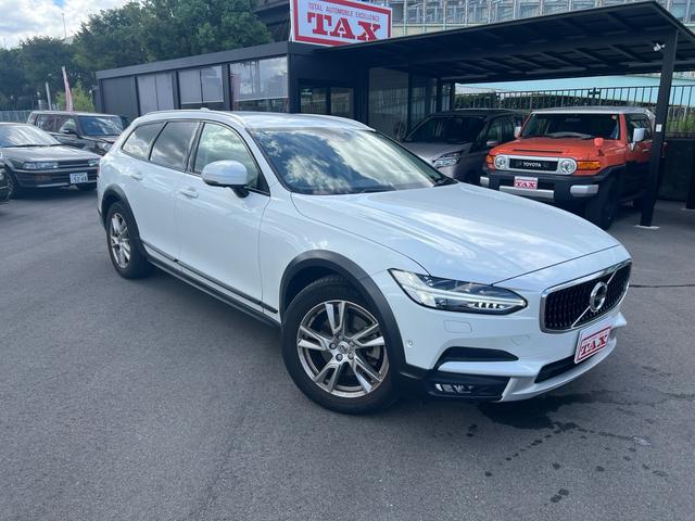 Ｖ９０ クロスカントリー　Ｄ４　ＡＷＤ　モメンタム　スマートキー　ベージュ本革シート　純正ＨＤＤナビ　フルセグＴＶ　３６０℃カメラ　シートヒーター　パワーシート　ＥＴＣ　電子パーキングブレーキ　Ｂｌｕｅｔｏｏｔｈ機能　ドライブレコーダー（28枚目）