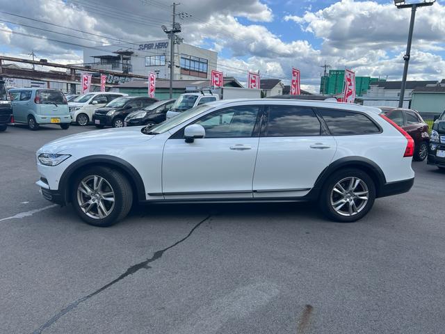 Ｖ９０ クロスカントリー　Ｄ４　ＡＷＤ　モメンタム　スマートキー　ベージュ本革シート　純正ＨＤＤナビ　フルセグＴＶ　３６０℃カメラ　シートヒーター　パワーシート　ＥＴＣ　電子パーキングブレーキ　Ｂｌｕｅｔｏｏｔｈ機能　ドライブレコーダー（35枚目）