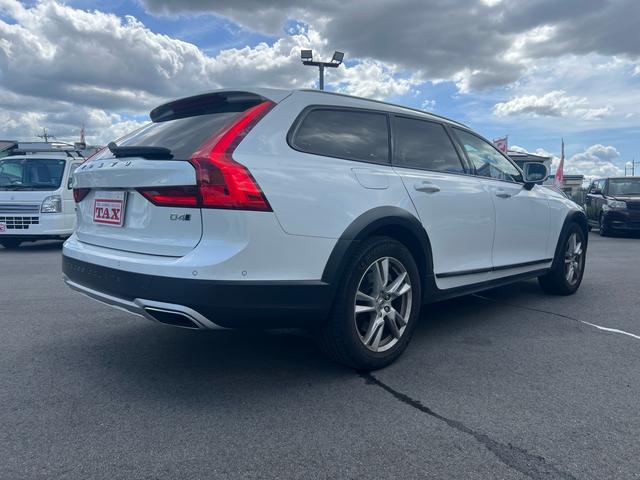 Ｖ９０ クロスカントリー　Ｄ４　ＡＷＤ　モメンタム　スマートキー　ベージュ本革シート　純正ＨＤＤナビ　フルセグＴＶ　３６０℃カメラ　シートヒーター　パワーシート　ＥＴＣ　電子パーキングブレーキ　Ｂｌｕｅｔｏｏｔｈ機能　ドライブレコーダー（37枚目）