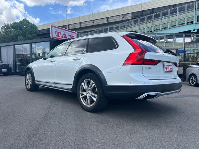 Ｖ９０ クロスカントリー　Ｄ４　ＡＷＤ　モメンタム　スマートキー　ベージュ本革シート　純正ＨＤＤナビ　フルセグＴＶ　３６０℃カメラ　シートヒーター　パワーシート　ＥＴＣ　電子パーキングブレーキ　Ｂｌｕｅｔｏｏｔｈ機能　ドライブレコーダー（39枚目）