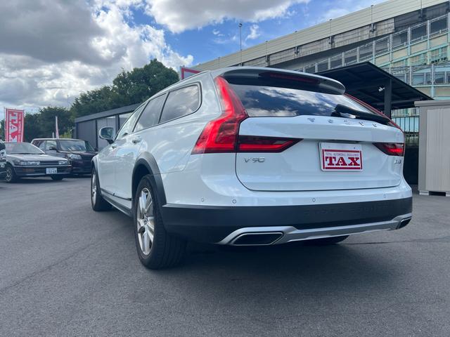 Ｖ９０ クロスカントリー　Ｄ４　ＡＷＤ　モメンタム　スマートキー　ベージュ本革シート　純正ＨＤＤナビ　フルセグＴＶ　３６０℃カメラ　シートヒーター　パワーシート　ＥＴＣ　電子パーキングブレーキ　Ｂｌｕｅｔｏｏｔｈ機能　ドライブレコーダー（40枚目）