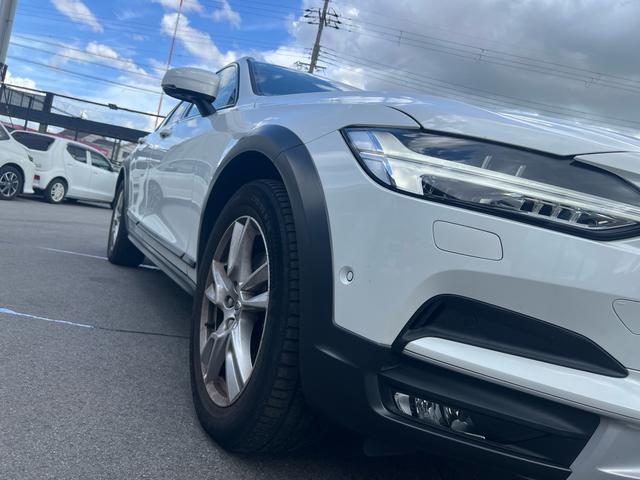 Ｖ９０ クロスカントリー　Ｄ４　ＡＷＤ　モメンタム　スマートキー　ベージュ本革シート　純正ＨＤＤナビ　フルセグＴＶ　３６０℃カメラ　シートヒーター　パワーシート　ＥＴＣ　電子パーキングブレーキ　Ｂｌｕｅｔｏｏｔｈ機能　ドライブレコーダー（44枚目）
