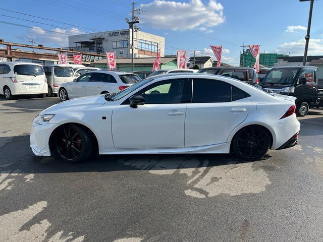 ＩＳ ＩＳ３００ｈ　Ｆスポーツ　車高調　ＴＲＤフルエアロ　マフラー　赤革シート　ベンチレーション　純正ナビ　フルセグＴＶ　バックカメラ　Ｂｌｕｅｔｏｏｔｈ機能　スマートキー　プッシュスタート　ドライブレコーダー　ＥＴＣ（11枚目）