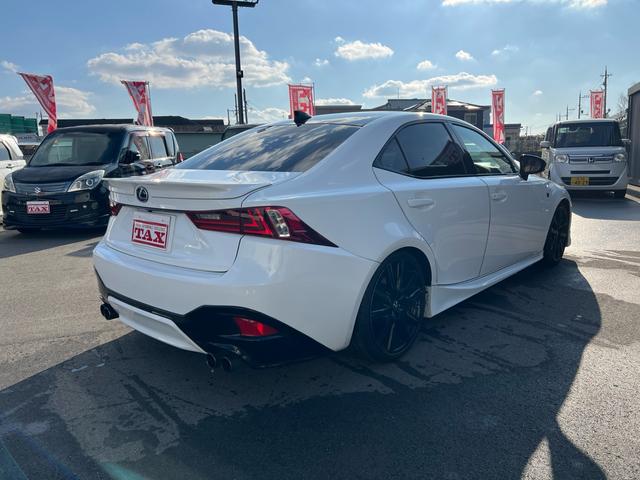 ＩＳ ＩＳ３００ｈ　Ｆスポーツ　車高調　ＴＲＤフルエアロ　マフラー　赤革シート　ベンチレーション　純正ナビ　フルセグＴＶ　バックカメラ　Ｂｌｕｅｔｏｏｔｈ機能　スマートキー　プッシュスタート　ドライブレコーダー　ＥＴＣ（12枚目）