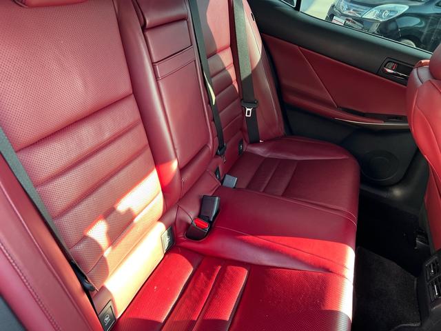 ＩＳ ＩＳ３００ｈ　Ｆスポーツ　車高調　ＴＲＤフルエアロ　マフラー　赤革シート　ベンチレーション　純正ナビ　フルセグＴＶ　バックカメラ　Ｂｌｕｅｔｏｏｔｈ機能　スマートキー　プッシュスタート　ドライブレコーダー　ＥＴＣ（21枚目）