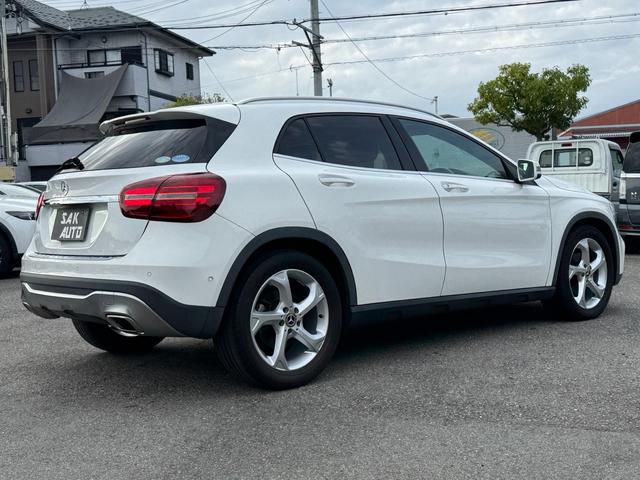 ＧＬＡクラス ＧＬＡ１８０　６ヶ月走行距離無制限保証　パノラミックスライディングルーフ　シートヒーター　ＢＳＭ　スマートキー　パワーバックドア　レーダーセーフティパッケージ　バックカメラ　黒革シート　ハーマンカードン（10枚目）