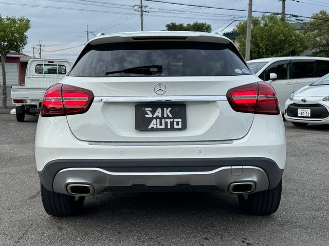 ＧＬＡクラス ＧＬＡ１８０　６ヶ月走行距離無制限保証　パノラミックスライディングルーフ　シートヒーター　ＢＳＭ　スマートキー　パワーバックドア　レーダーセーフティパッケージ　バックカメラ　黒革シート　ハーマンカードン（11枚目）