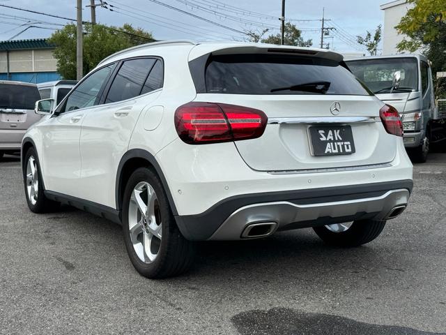ＧＬＡクラス ＧＬＡ１８０　６ヶ月走行距離無制限保証　パノラミックスライディングルーフ　シートヒーター　ＢＳＭ　スマートキー　パワーバックドア　レーダーセーフティパッケージ　バックカメラ　黒革シート　ハーマンカードン（12枚目）