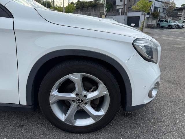 ＧＬＡクラス ＧＬＡ１８０　６ヶ月走行距離無制限保証　パノラミックスライディングルーフ　シートヒーター　ＢＳＭ　スマートキー　パワーバックドア　レーダーセーフティパッケージ　バックカメラ　黒革シート　ハーマンカードン（17枚目）