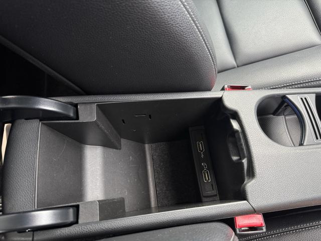 ＧＬＡクラス ＧＬＡ１８０　６ヶ月走行距離無制限保証　パノラミックスライディングルーフ　シートヒーター　ＢＳＭ　スマートキー　パワーバックドア　レーダーセーフティパッケージ　バックカメラ　黒革シート　ハーマンカードン（52枚目）