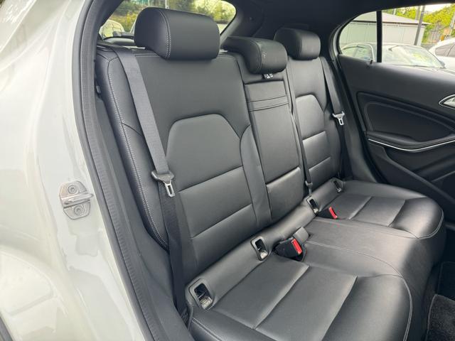 ＧＬＡクラス ＧＬＡ１８０　６ヶ月走行距離無制限保証　パノラミックスライディングルーフ　シートヒーター　ＢＳＭ　スマートキー　パワーバックドア　レーダーセーフティパッケージ　バックカメラ　黒革シート　ハーマンカードン（63枚目）
