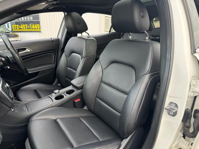 ＧＬＡクラス ＧＬＡ１８０　６ヶ月走行距離無制限保証　パノラミックスライディングルーフ　シートヒーター　ＢＳＭ　スマートキー　パワーバックドア　レーダーセーフティパッケージ　バックカメラ　黒革シート　ハーマンカードン（64枚目）
