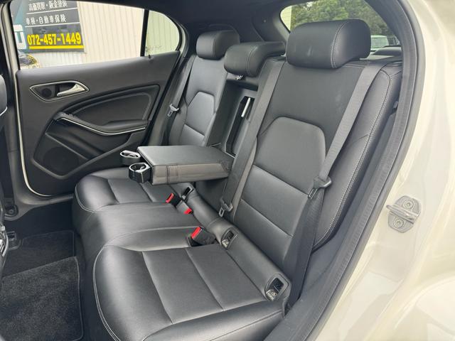 ＧＬＡクラス ＧＬＡ１８０　６ヶ月走行距離無制限保証　パノラミックスライディングルーフ　シートヒーター　ＢＳＭ　スマートキー　パワーバックドア　レーダーセーフティパッケージ　バックカメラ　黒革シート　ハーマンカードン（65枚目）
