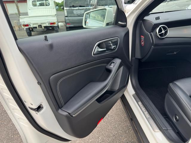 ＧＬＡクラス ＧＬＡ１８０　６ヶ月走行距離無制限保証　パノラミックスライディングルーフ　シートヒーター　ＢＳＭ　スマートキー　パワーバックドア　レーダーセーフティパッケージ　バックカメラ　黒革シート　ハーマンカードン（75枚目）