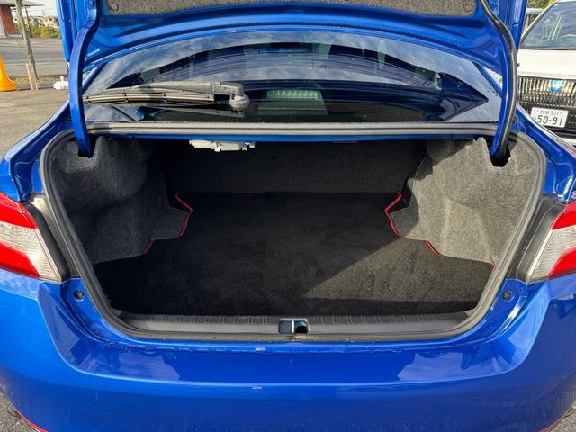 WRX S4 2.0GT-Sアイサイト 1年間走行距離無制限保証 大型リアスポイラー ユーザー買取 スマートキー RAYS18インチHOMURAアルミ ステリングリモコン BSM リアSTIディフーザー カーボンパーツ ドラレコ(67枚目)