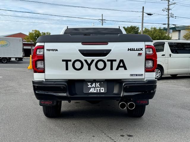 ハイラックス Ｚ　ＧＲスポーツ　ワンオーナー　ユーザー買取　８インチディスプレイオーディオ　ナビ　衝突軽減ブレーキ　全方位カメラ　ＬＥＤヘッドランプ　ハードトノカバー　ＧＲサイドステップ　ＧＲドレスアップマフラー　パールホワイト（12枚目）