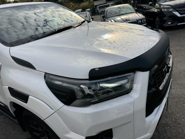 ハイラックス Ｚ　ＧＲスポーツ　ワンオーナー　ユーザー買取　８インチディスプレイオーディオ　ナビ　衝突軽減ブレーキ　全方位カメラ　ＬＥＤヘッドランプ　ハードトノカバー　ＧＲサイドステップ　ＧＲドレスアップマフラー　パールホワイト（15枚目）