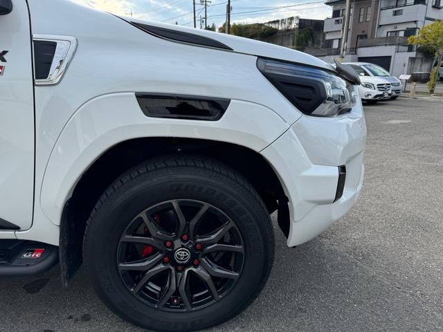 ハイラックス Ｚ　ＧＲスポーツ　ワンオーナー　ユーザー買取　８インチディスプレイオーディオ　ナビ　衝突軽減ブレーキ　全方位カメラ　ＬＥＤヘッドランプ　ハードトノカバー　ＧＲサイドステップ　ＧＲドレスアップマフラー　パールホワイト（18枚目）