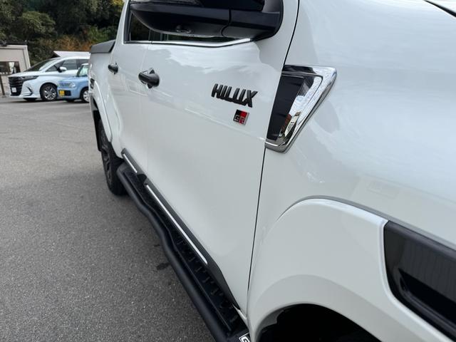 ハイラックス Ｚ　ＧＲスポーツ　ワンオーナー　ユーザー買取　８インチディスプレイオーディオ　ナビ　衝突軽減ブレーキ　全方位カメラ　ＬＥＤヘッドランプ　ハードトノカバー　ＧＲサイドステップ　ＧＲドレスアップマフラー　パールホワイト（19枚目）