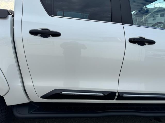 ハイラックス Ｚ　ＧＲスポーツ　ワンオーナー　ユーザー買取　８インチディスプレイオーディオ　ナビ　衝突軽減ブレーキ　全方位カメラ　ＬＥＤヘッドランプ　ハードトノカバー　ＧＲサイドステップ　ＧＲドレスアップマフラー　パールホワイト（22枚目）