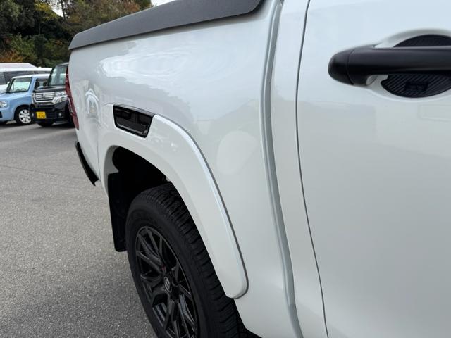 ハイラックス Ｚ　ＧＲスポーツ　ワンオーナー　ユーザー買取　８インチディスプレイオーディオ　ナビ　衝突軽減ブレーキ　全方位カメラ　ＬＥＤヘッドランプ　ハードトノカバー　ＧＲサイドステップ　ＧＲドレスアップマフラー　パールホワイト（23枚目）