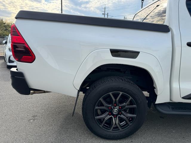 ハイラックス Ｚ　ＧＲスポーツ　ワンオーナー　ユーザー買取　８インチディスプレイオーディオ　ナビ　衝突軽減ブレーキ　全方位カメラ　ＬＥＤヘッドランプ　ハードトノカバー　ＧＲサイドステップ　ＧＲドレスアップマフラー　パールホワイト（24枚目）