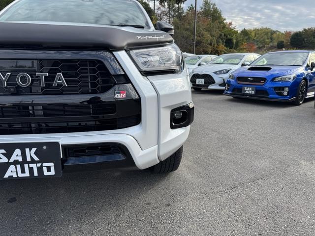 ハイラックス Ｚ　ＧＲスポーツ　ワンオーナー　ユーザー買取　８インチディスプレイオーディオ　ナビ　衝突軽減ブレーキ　全方位カメラ　ＬＥＤヘッドランプ　ハードトノカバー　ＧＲサイドステップ　ＧＲドレスアップマフラー　パールホワイト（28枚目）