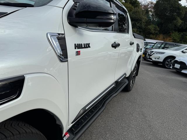 ハイラックス Ｚ　ＧＲスポーツ　ワンオーナー　ユーザー買取　８インチディスプレイオーディオ　ナビ　衝突軽減ブレーキ　全方位カメラ　ＬＥＤヘッドランプ　ハードトノカバー　ＧＲサイドステップ　ＧＲドレスアップマフラー　パールホワイト（31枚目）