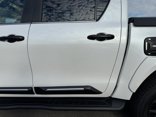 ハイラックス Ｚ　ＧＲスポーツ　ワンオーナー　ユーザー買取　８インチディスプレイオーディオ　ナビ　衝突軽減ブレーキ　全方位カメラ　ＬＥＤヘッドランプ　ハードトノカバー　ＧＲサイドステップ　ＧＲドレスアップマフラー　パールホワイト（34枚目）