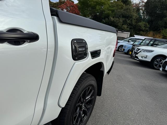 ハイラックス Ｚ　ＧＲスポーツ　ワンオーナー　ユーザー買取　８インチディスプレイオーディオ　ナビ　衝突軽減ブレーキ　全方位カメラ　ＬＥＤヘッドランプ　ハードトノカバー　ＧＲサイドステップ　ＧＲドレスアップマフラー　パールホワイト（35枚目）