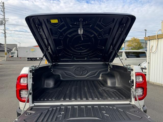 ハイラックス Ｚ　ＧＲスポーツ　ワンオーナー　ユーザー買取　８インチディスプレイオーディオ　ナビ　衝突軽減ブレーキ　全方位カメラ　ＬＥＤヘッドランプ　ハードトノカバー　ＧＲサイドステップ　ＧＲドレスアップマフラー　パールホワイト（40枚目）