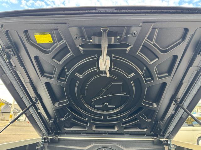 ハイラックス Ｚ　ＧＲスポーツ　ワンオーナー　ユーザー買取　８インチディスプレイオーディオ　ナビ　衝突軽減ブレーキ　全方位カメラ　ＬＥＤヘッドランプ　ハードトノカバー　ＧＲサイドステップ　ＧＲドレスアップマフラー　パールホワイト（44枚目）