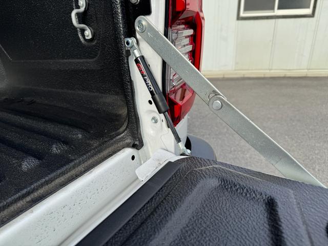 ハイラックス Ｚ　ＧＲスポーツ　ワンオーナー　ユーザー買取　８インチディスプレイオーディオ　ナビ　衝突軽減ブレーキ　全方位カメラ　ＬＥＤヘッドランプ　ハードトノカバー　ＧＲサイドステップ　ＧＲドレスアップマフラー　パールホワイト（45枚目）