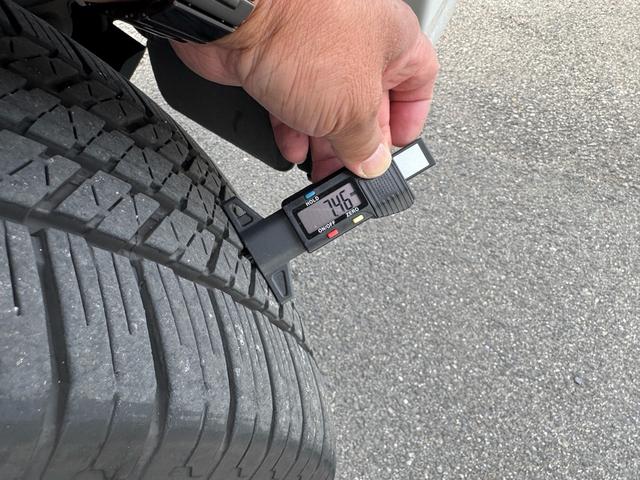 ハイラックス Ｚ　ＧＲスポーツ　ワンオーナー　ユーザー買取　８インチディスプレイオーディオ　ナビ　衝突軽減ブレーキ　全方位カメラ　ＬＥＤヘッドランプ　ハードトノカバー　ＧＲサイドステップ　ＧＲドレスアップマフラー　パールホワイト（47枚目）