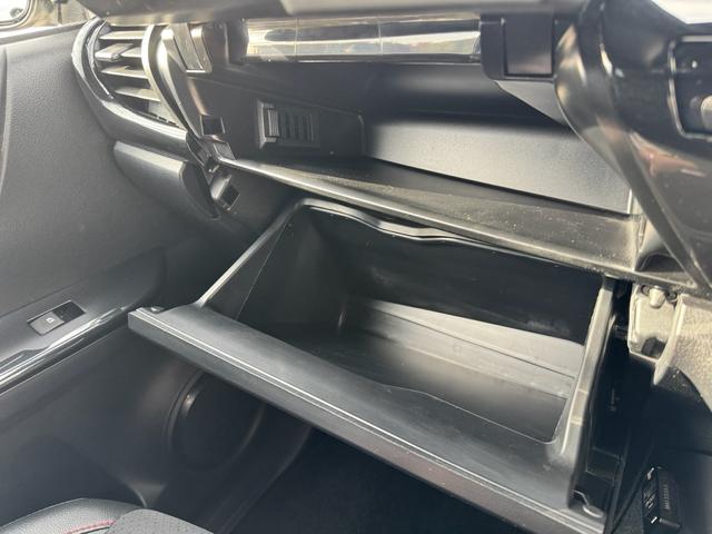 ハイラックス Ｚ　ＧＲスポーツ　ワンオーナー　ユーザー買取　８インチディスプレイオーディオ　ナビ　衝突軽減ブレーキ　全方位カメラ　ＬＥＤヘッドランプ　ハードトノカバー　ＧＲサイドステップ　ＧＲドレスアップマフラー　パールホワイト（62枚目）