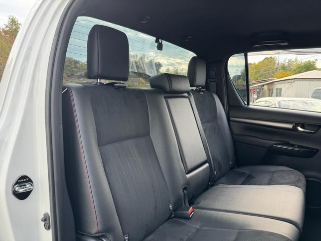 ハイラックス Ｚ　ＧＲスポーツ　ワンオーナー　ユーザー買取　８インチディスプレイオーディオ　ナビ　衝突軽減ブレーキ　全方位カメラ　ＬＥＤヘッドランプ　ハードトノカバー　ＧＲサイドステップ　ＧＲドレスアップマフラー　パールホワイト（70枚目）