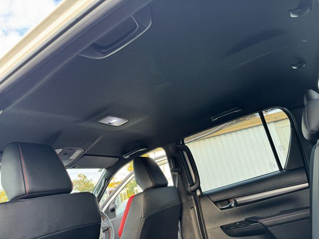 ハイラックス Ｚ　ＧＲスポーツ　ワンオーナー　ユーザー買取　８インチディスプレイオーディオ　ナビ　衝突軽減ブレーキ　全方位カメラ　ＬＥＤヘッドランプ　ハードトノカバー　ＧＲサイドステップ　ＧＲドレスアップマフラー　パールホワイト（75枚目）