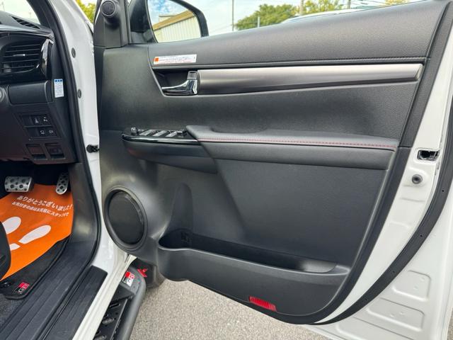 ハイラックス Ｚ　ＧＲスポーツ　ワンオーナー　ユーザー買取　８インチディスプレイオーディオ　ナビ　衝突軽減ブレーキ　全方位カメラ　ＬＥＤヘッドランプ　ハードトノカバー　ＧＲサイドステップ　ＧＲドレスアップマフラー　パールホワイト（76枚目）