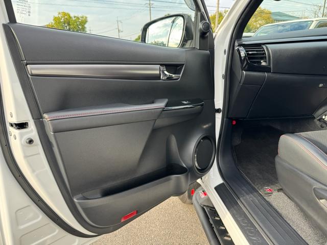 ハイラックス Ｚ　ＧＲスポーツ　ワンオーナー　ユーザー買取　８インチディスプレイオーディオ　ナビ　衝突軽減ブレーキ　全方位カメラ　ＬＥＤヘッドランプ　ハードトノカバー　ＧＲサイドステップ　ＧＲドレスアップマフラー　パールホワイト（78枚目）