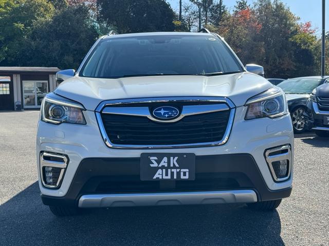 フォレスター アドバンス　１年間走行距離無制限保証　ワンオーナー　禁煙車　サンルーフ　ルーフレール　茶革シート　パワーバックドア　デジタルインナーミラー　　純正８型ナビ　バックカメラ　サイドカメラ　ＬＥＤヘッドライト（2枚目）